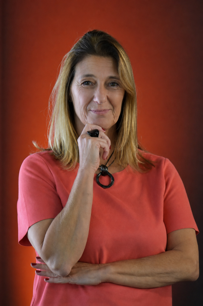 Adriana-Martinelli-682x1024 Sugestão de pauta: Na era da Inteligência Artificial, o maior desafio das escolas continua sendo profundamente humano 